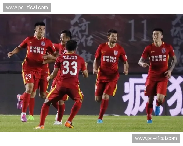 巅峰对决还是宿命重逢？恒大与亚泰：这一场球，踢的是我们这代人的青春